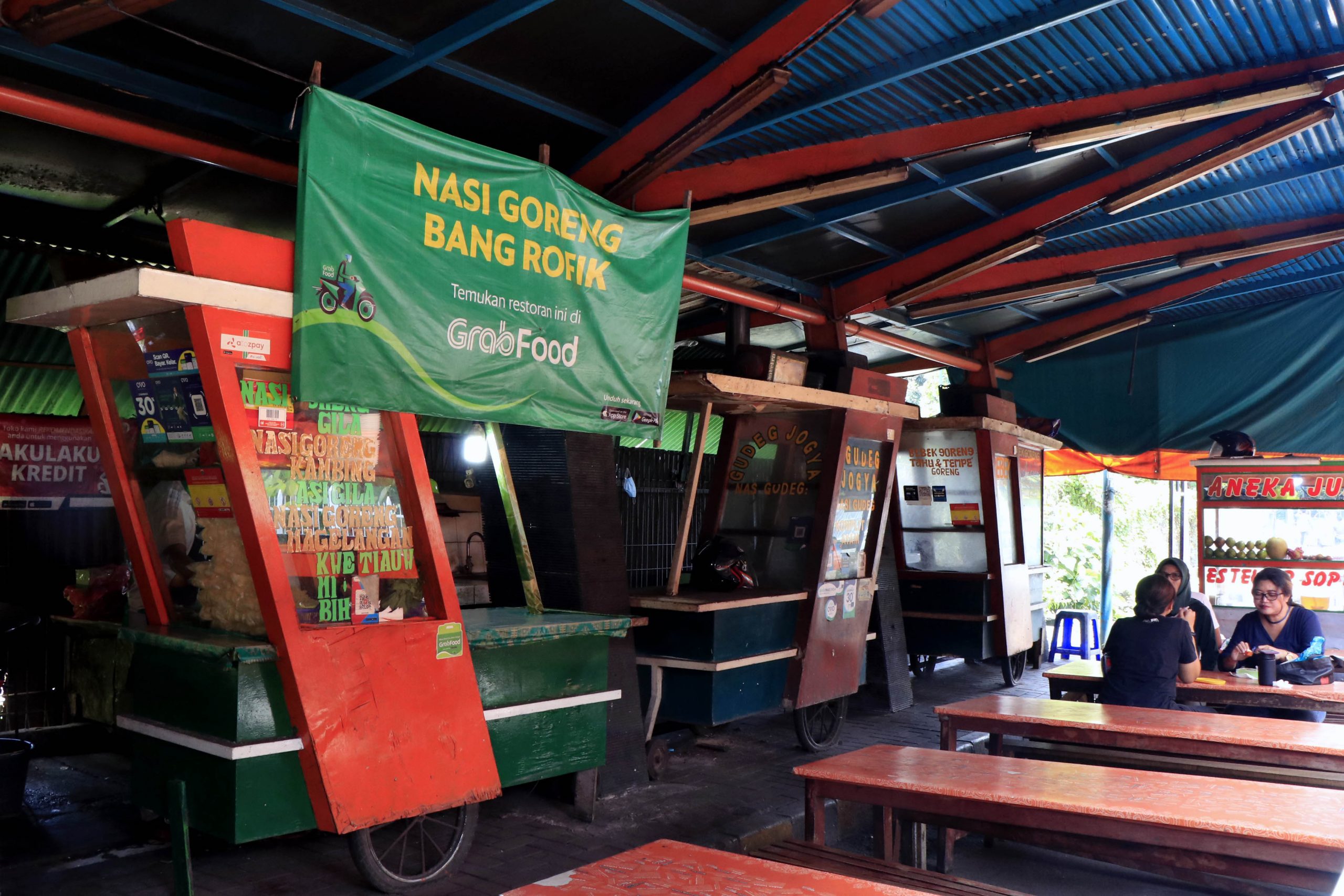 Mego Klacaw: Rahasia Rasa Warung Kaki Lima yang Bikin Cilacap Nggak Bisa Lepas